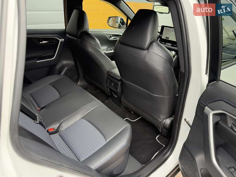 Внедорожник / Кроссовер Toyota RAV4 2023 в Белой Церкви