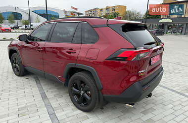 Позашляховик / Кросовер Toyota RAV4 2022 в 