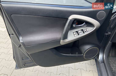 Внедорожник / Кроссовер Toyota RAV4 2006 в 
