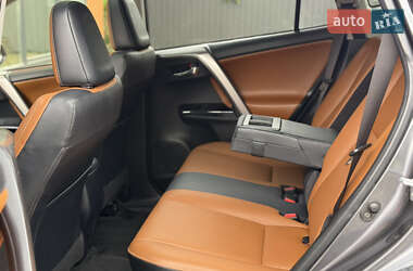 Внедорожник / Кроссовер Toyota RAV4 2017 в 