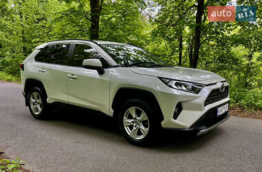 Позашляховик / Кросовер Toyota RAV4 2019 в 