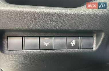 Позашляховик / Кросовер Toyota RAV4 2019 в 