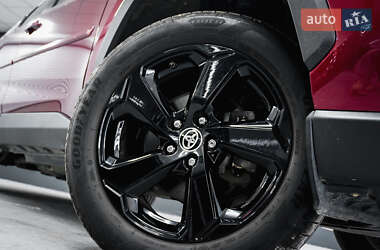 Позашляховик / Кросовер Toyota RAV4 2022 в 