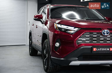 Позашляховик / Кросовер Toyota RAV4 2022 в 