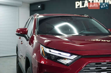 Позашляховик / Кросовер Toyota RAV4 2022 в 