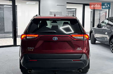 Позашляховик / Кросовер Toyota RAV4 2022 в 