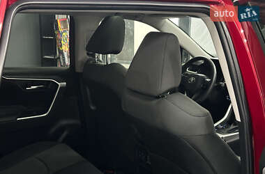 Позашляховик / Кросовер Toyota RAV4 2022 в 