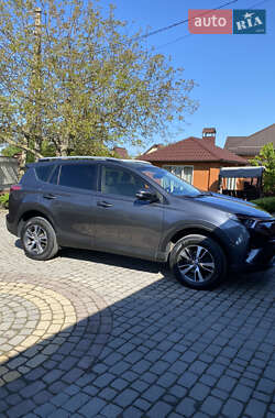 Позашляховик / Кросовер Toyota RAV4 2016 в 