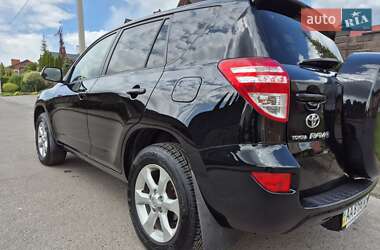 Позашляховик / Кросовер Toyota RAV4 2010 в 