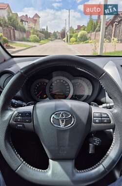 Позашляховик / Кросовер Toyota RAV4 2010 в 