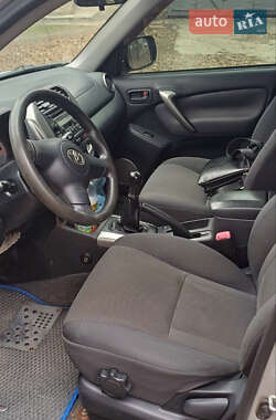 Внедорожник / Кроссовер Toyota RAV4 2005 в 