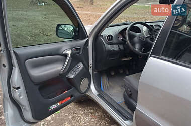 Внедорожник / Кроссовер Toyota RAV4 2005 в 