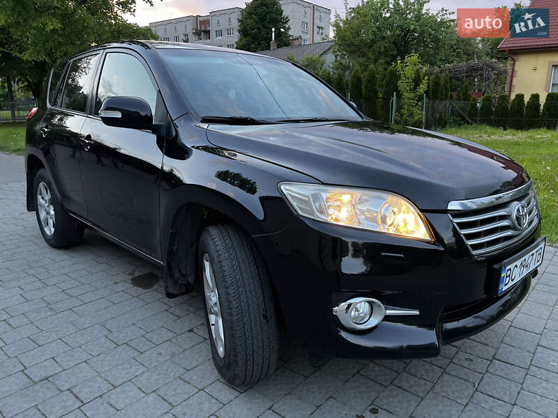 Позашляховик / Кросовер Toyota RAV4 2010 в 