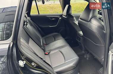Внедорожник / Кроссовер Toyota RAV4 2020 в 