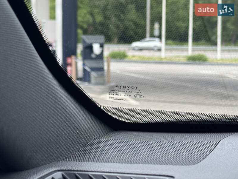 Позашляховик / Кросовер Toyota RAV4 2020 в Дніпрі