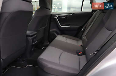 Позашляховик / Кросовер Toyota RAV4 2023 в 