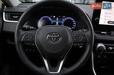 Позашляховик / Кросовер Toyota RAV4 2023 в 