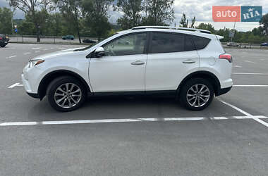 Позашляховик / Кросовер Toyota RAV4 2016 в 