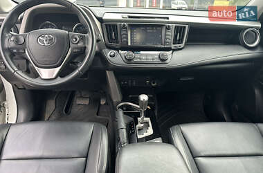 Позашляховик / Кросовер Toyota RAV4 2016 в 