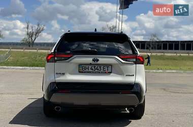 Внедорожник / Кроссовер Toyota RAV4 2020 в 