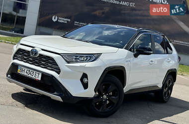 Внедорожник / Кроссовер Toyota RAV4 2020 в 