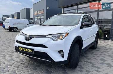 Позашляховик / Кросовер Toyota RAV4 2018 в 