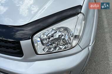 Внедорожник / Кроссовер Toyota RAV4 2003 в 