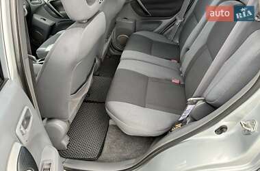 Внедорожник / Кроссовер Toyota RAV4 2003 в 