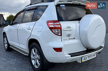 Позашляховик / Кросовер Toyota RAV4 2011 в 