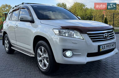 Позашляховик / Кросовер Toyota RAV4 2011 в 