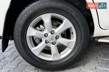 Позашляховик / Кросовер Toyota RAV4 2011 в 