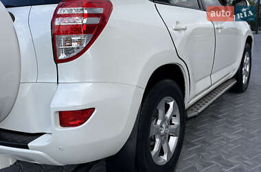 Позашляховик / Кросовер Toyota RAV4 2011 в 