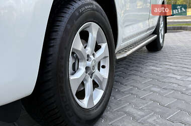 Позашляховик / Кросовер Toyota RAV4 2011 в 