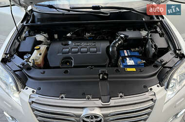 Позашляховик / Кросовер Toyota RAV4 2011 в 