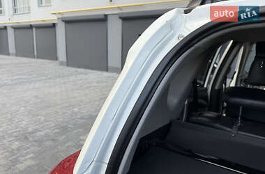 Позашляховик / Кросовер Toyota RAV4 2011 в 