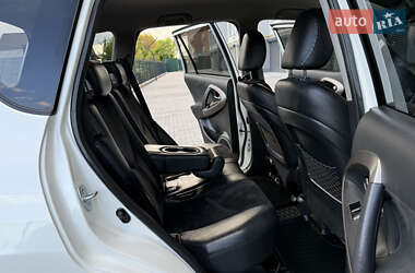 Позашляховик / Кросовер Toyota RAV4 2011 в 