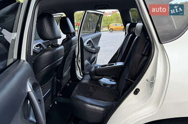 Позашляховик / Кросовер Toyota RAV4 2011 в 