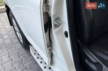 Позашляховик / Кросовер Toyota RAV4 2011 в 