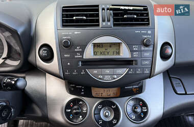 Позашляховик / Кросовер Toyota RAV4 2011 в 