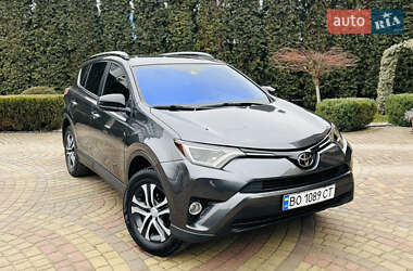 Внедорожник / Кроссовер Toyota RAV4 2017 в Дубно