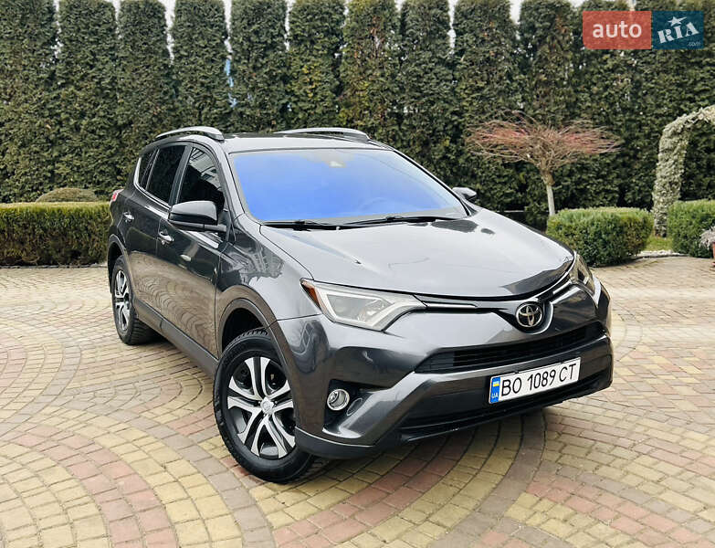Позашляховик / Кросовер Toyota RAV4 2017 в Дубні