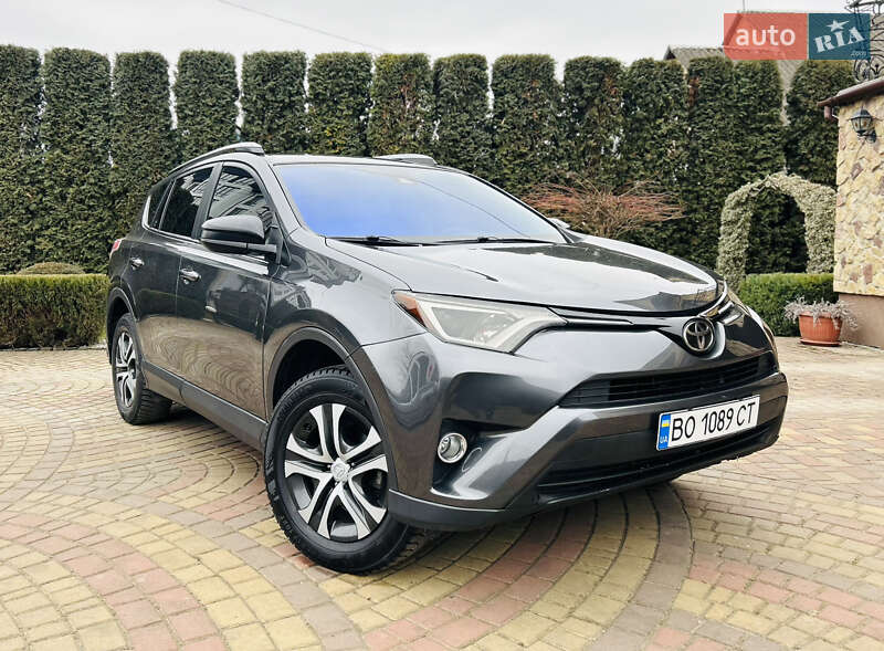 Позашляховик / Кросовер Toyota RAV4 2017 в Дубні