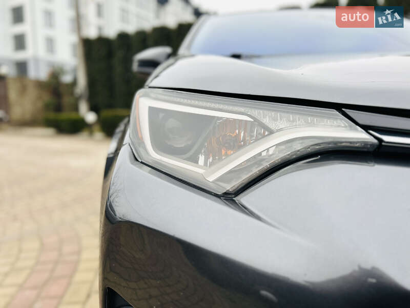 Позашляховик / Кросовер Toyota RAV4 2017 в Дубні