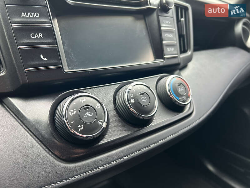 Позашляховик / Кросовер Toyota RAV4 2017 в Дубні