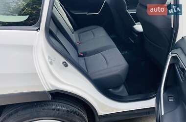 Внедорожник / Кроссовер Toyota RAV4 2019 в 