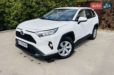 Внедорожник / Кроссовер Toyota RAV4 2019 в 