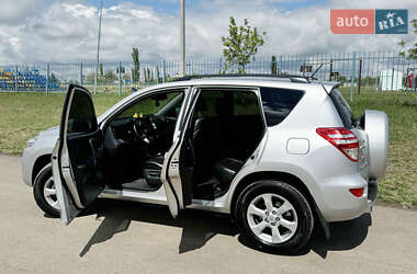 Внедорожник / Кроссовер Toyota RAV4 2010 в 
