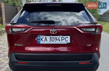 Позашляховик / Кросовер Toyota RAV4 2018 в 