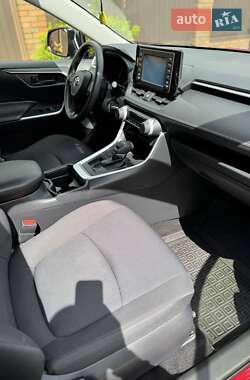 Позашляховик / Кросовер Toyota RAV4 2018 в 