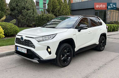 Позашляховик / Кросовер Toyota RAV4 2021 в 